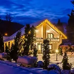 Vedmezhyi Dvir Hotel Boekovel