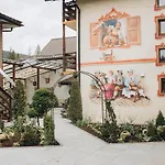 Vedmezhyi Dvir Hotel