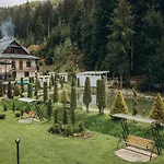 Vedmezhyi Dvir Hotel 3*