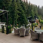 Vedmezhyi Dvir Hotel Boekovel