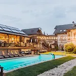 Vedmezhyi Dvir Hotel Boekovel