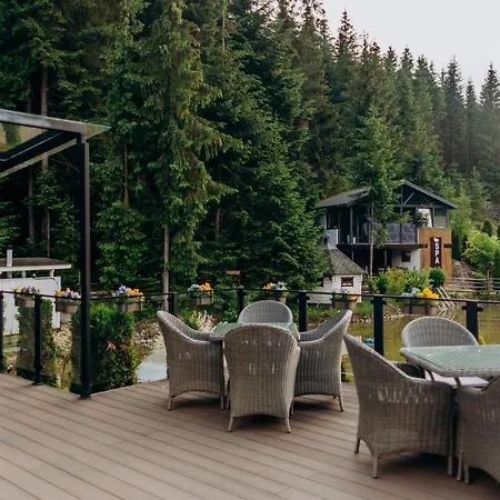 Vedmezhyi Dvir Hotel Boekovel