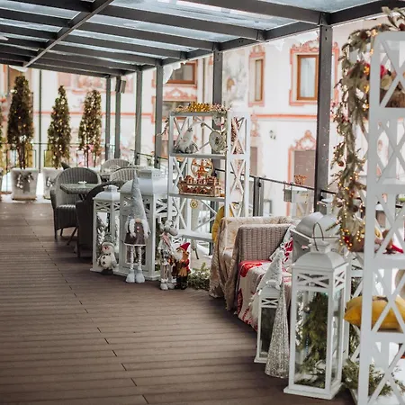 Vedmezhyi Dvir Hotel 3*