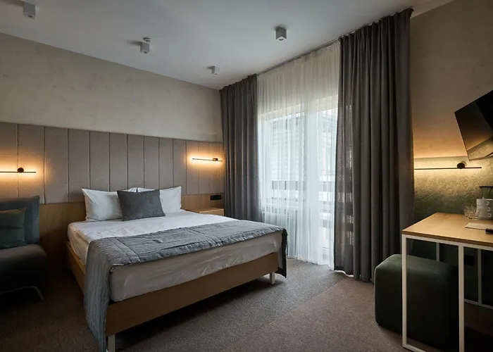 Vedmezhyi Dvir Otel 3*